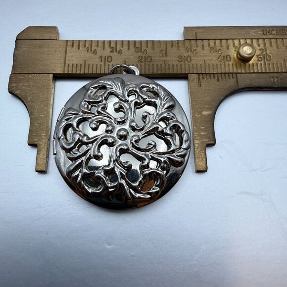 VTG Silver Tone Round Filigree Photo Locket Pendant - Picture 3 of 6